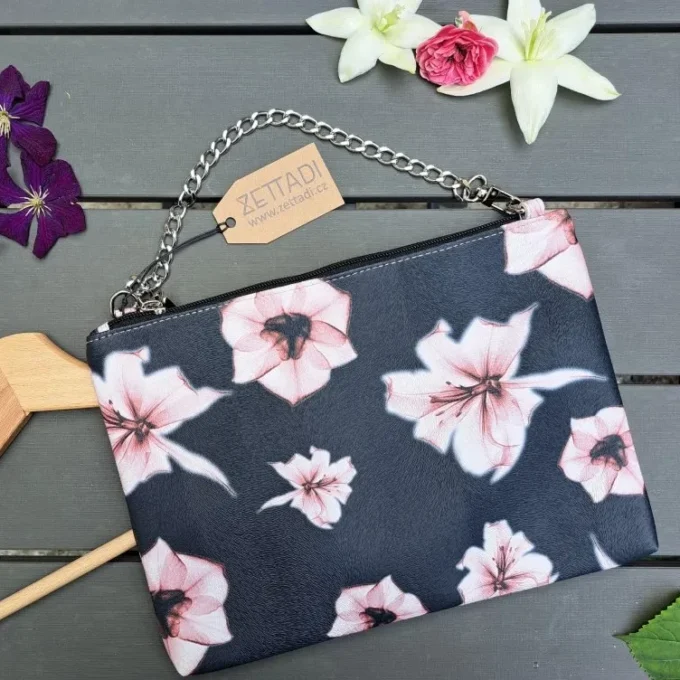Crossbody s řetízkem černá s růžovými rentgeny květů